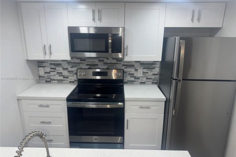 Copropriété à vendre à Coral Springs, Floride: 2 chambres, 84.54 m2 № 1981504 - photo 4