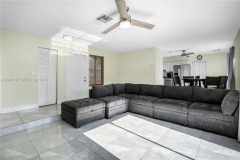 Villa ou maison à vendre à Tamarac, Floride: 2 chambres, 101.26 m2 № 1997684 - photo 3