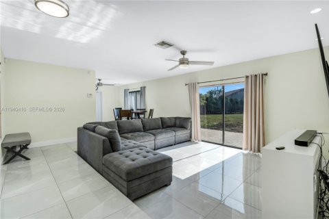 Villa ou maison à vendre à Tamarac, Floride: 2 chambres, 101.26 m2 № 1997684 - photo 2