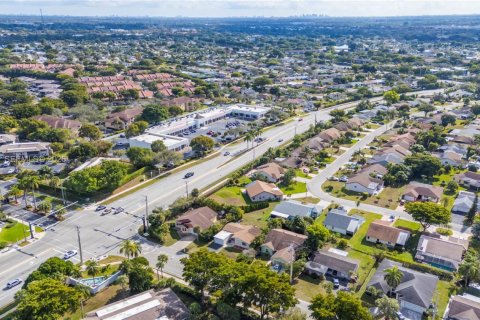 Villa ou maison à vendre à Tamarac, Floride: 2 chambres, 101.26 m2 № 1997684 - photo 24