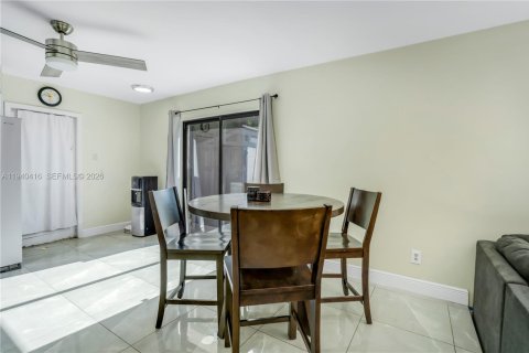 Villa ou maison à vendre à Tamarac, Floride: 2 chambres, 101.26 m2 № 1997684 - photo 6