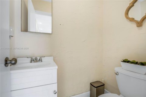 Villa ou maison à vendre à Tamarac, Floride: 2 chambres, 101.26 m2 № 1997684 - photo 16