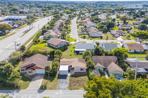 Villa ou maison à vendre à Tamarac, Floride: 2 chambres, 101.26 m2 № 1997684 - photo 21
