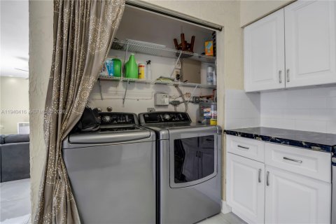 Villa ou maison à vendre à Tamarac, Floride: 2 chambres, 101.26 m2 № 1997684 - photo 12