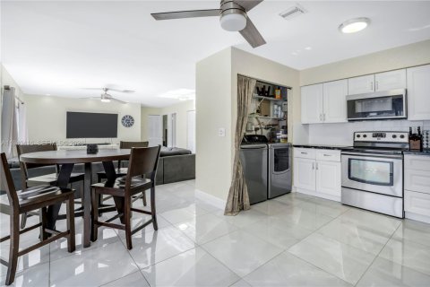 Villa ou maison à vendre à Tamarac, Floride: 2 chambres, 101.26 m2 № 1997684 - photo 8