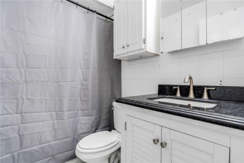 Villa ou maison à vendre à Tamarac, Floride: 2 chambres, 101.26 m2 № 1997684 - photo 14