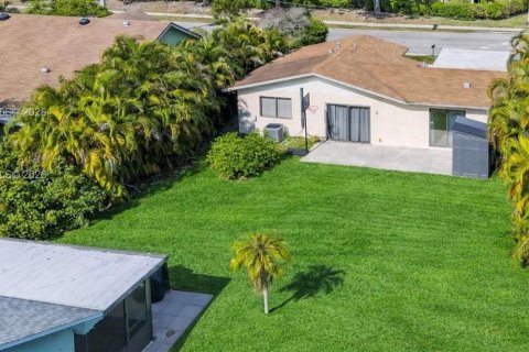 Villa ou maison à vendre à Tamarac, Floride: 2 chambres, 101.26 m2 № 1997684 - photo 18