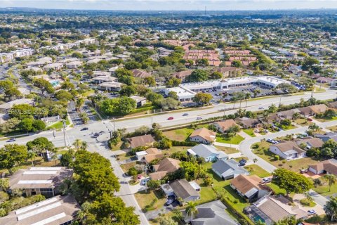 Villa ou maison à vendre à Tamarac, Floride: 2 chambres, 101.26 m2 № 1997684 - photo 25