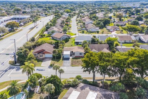 Villa ou maison à vendre à Tamarac, Floride: 2 chambres, 101.26 m2 № 1997684 - photo 22