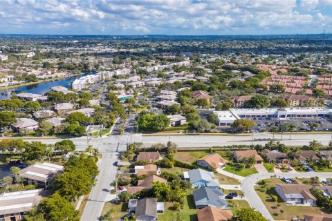 Villa ou maison à vendre à Tamarac, Floride: 2 chambres, 101.26 m2 № 1997684 - photo 26
