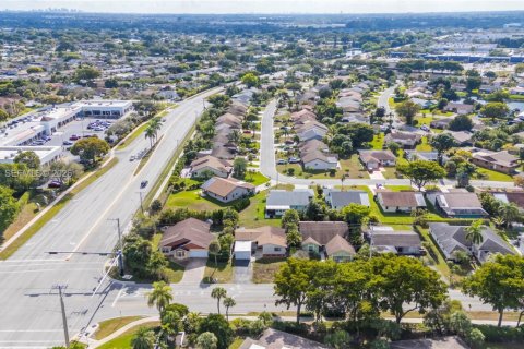 Villa ou maison à vendre à Tamarac, Floride: 2 chambres, 101.26 m2 № 1997684 - photo 23