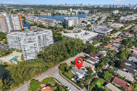 House in North Miami Beach, Florida 2 bedrooms, 98.1 sq.m. № 1989254 - photo 7