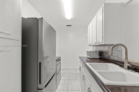 House in North Miami Beach, Florida 2 bedrooms, 98.1 sq.m. № 1989254 - photo 19