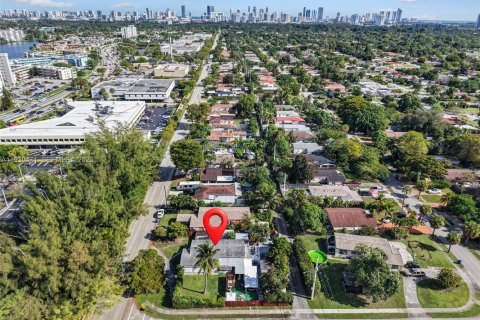 House in North Miami Beach, Florida 2 bedrooms, 98.1 sq.m. № 1989254 - photo 8