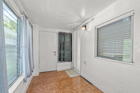 House in North Miami Beach, Florida 2 bedrooms, 98.1 sq.m. № 1989254 - photo 10
