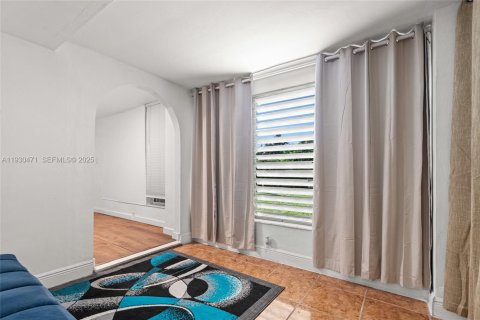 House in North Miami Beach, Florida 2 bedrooms, 98.1 sq.m. № 1989254 - photo 23
