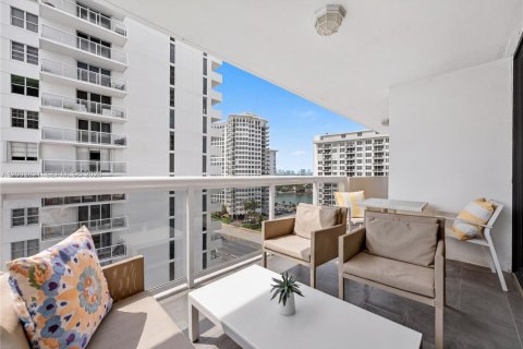 Copropriété à vendre à Miami Beach, Floride: 2 chambres, 140.28 m2 № 2267597 - photo 12