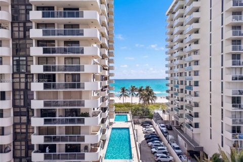 Copropriété à vendre à Miami Beach, Floride: 2 chambres, 140.28 m2 № 2267597 - photo 13