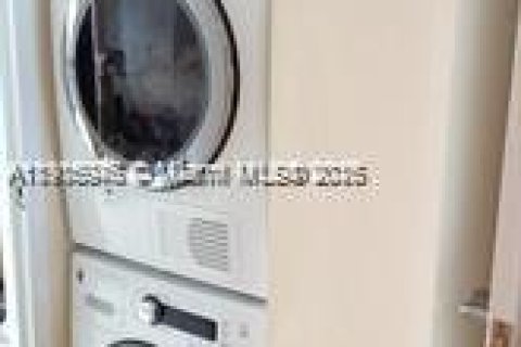 Condominio en alquiler en Miami, Florida, 2 dormitorios, 102.19 m2 № 1972898 - foto 15