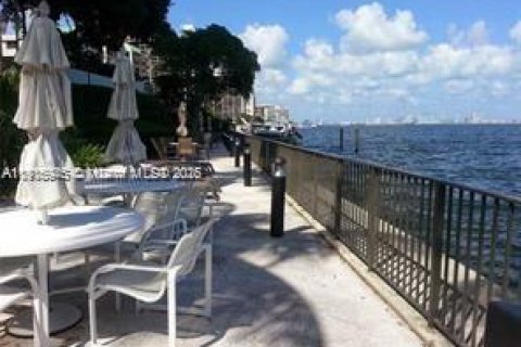 Condominio en alquiler en Miami, Florida, 2 dormitorios, 102.19 m2 № 1972898 - foto 14