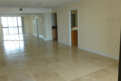 Condominio en alquiler en Miami, Florida, 2 dormitorios, 102.19 m2 № 1972898 - foto 4