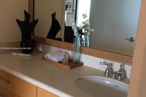 Condominio en alquiler en Miami, Florida, 2 dormitorios, 102.19 m2 № 1972898 - foto 8