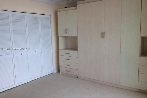 Condominio en alquiler en Miami, Florida, 2 dormitorios, 102.19 m2 № 1972898 - foto 11