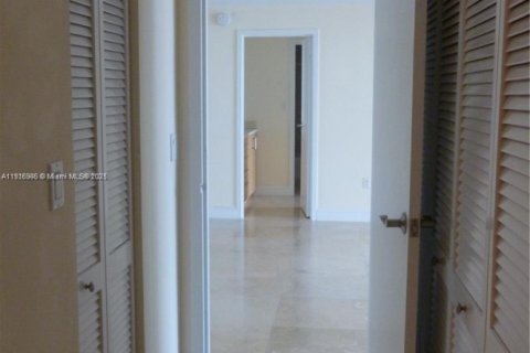 Condominio en alquiler en Miami, Florida, 2 dormitorios, 102.19 m2 № 1972898 - foto 9