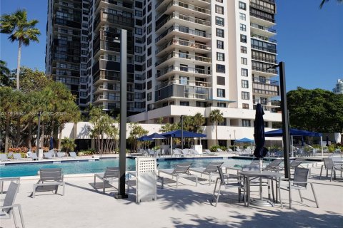Condo in Miami, Florida, 2 bedrooms  № 1972898 - photo 24