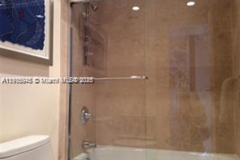 Condominio en alquiler en Miami, Florida, 2 dormitorios, 102.19 m2 № 1972898 - foto 7