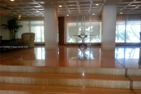 Condominio en alquiler en Miami, Florida, 2 dormitorios, 102.19 m2 № 1972898 - foto 28