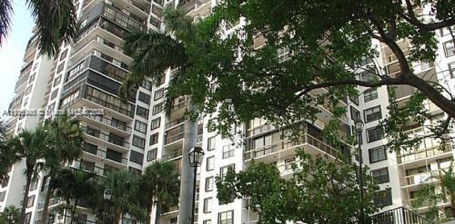 Condominio en Miami, Florida, 2 dormitorios  № 1972898