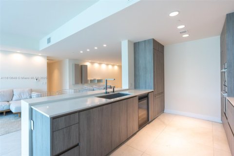 Condo in Key Biscayne, Florida, 2 bedrooms  № 1962415 - photo 4