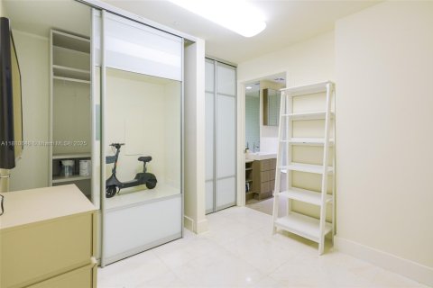 Condo in Key Biscayne, Florida, 2 bedrooms  № 1962415 - photo 21