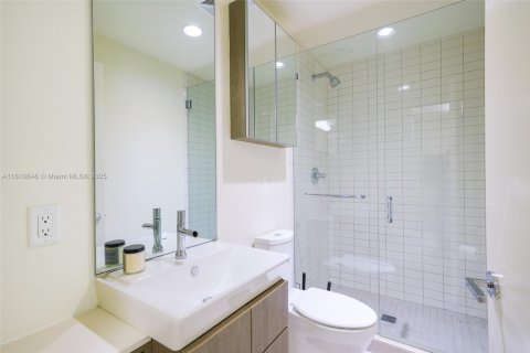 Condo in Key Biscayne, Florida, 2 bedrooms  № 1962415 - photo 23