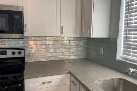 House in Coral Springs, Florida 1 bedroom, 68.93 sq.m. № 1971609 - photo 2