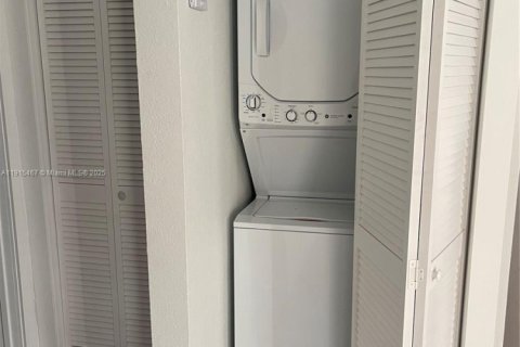 House in Coral Springs, Florida 1 bedroom, 68.93 sq.m. № 1971609 - photo 5