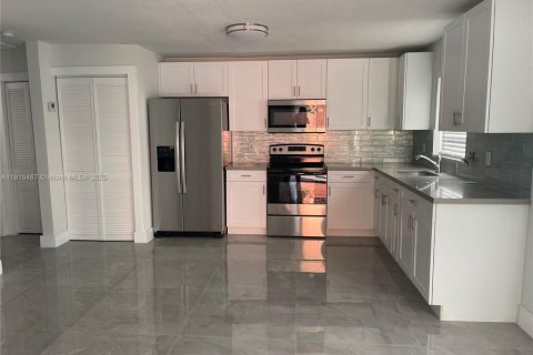 House in Coral Springs, Florida 1 bedroom, 68.93 sq.m. № 1971609