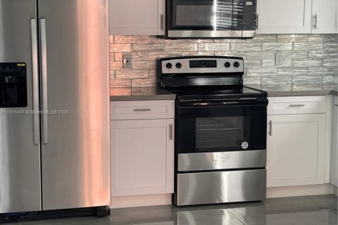 House in Coral Springs, Florida 1 bedroom, 68.93 sq.m. № 1971609 - photo 3