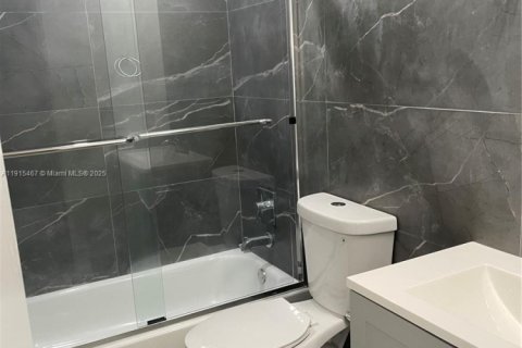 House in Coral Springs, Florida 1 bedroom, 68.93 sq.m. № 1971609 - photo 4