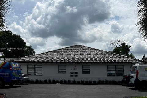 House in Coral Springs, Florida 1 bedroom, 68.93 sq.m. № 1971609 - photo 7