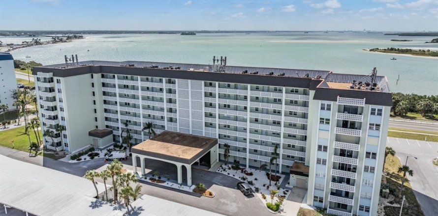 Condo in Dunedin, Florida, 2 bedrooms  № 1642529
