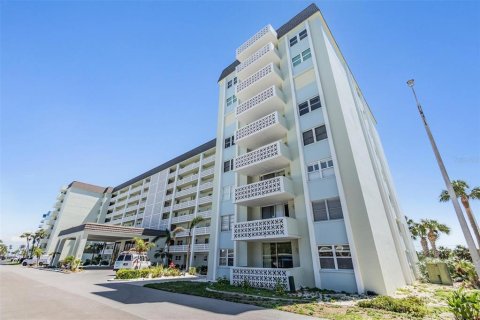 Condo in Dunedin, Florida, 2 bedrooms  № 1642529 - photo 18