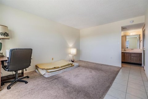 Condo in Dunedin, Florida, 2 bedrooms  № 1642529 - photo 21