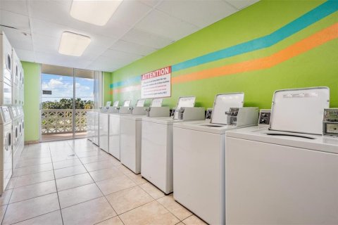 Condo in Dunedin, Florida, 2 bedrooms  № 1642529 - photo 11