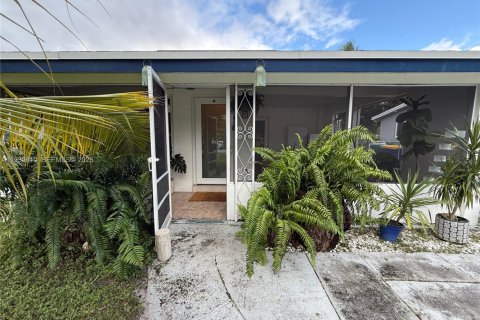 Купить виллу или дом в Дания-Бич, Флорида 3 спальни, 119.84м2, № 1997555 - фото 2