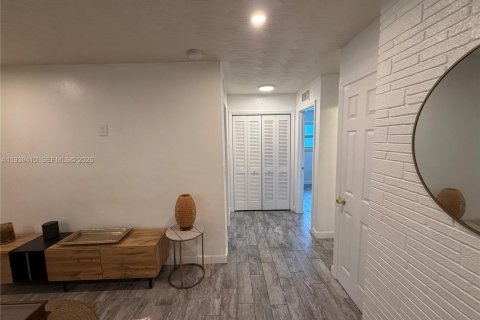 Купить виллу или дом в Дания-Бич, Флорида 3 спальни, 119.84м2, № 1997555 - фото 11