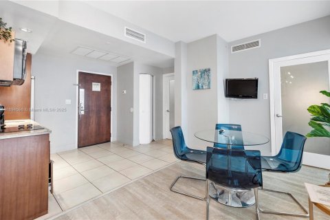 Condominio en venta en Miami Beach, Florida, 1 dormitorio, 27.68 m2 № 1947056 - foto 9
