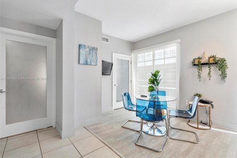 Condominio en venta en Miami Beach, Florida, 1 dormitorio, 27.68 m2 № 1947056 - foto 5