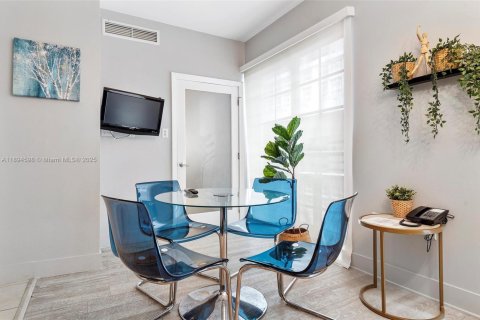 Condominio en venta en Miami Beach, Florida, 1 dormitorio, 27.68 m2 № 1947056 - foto 10